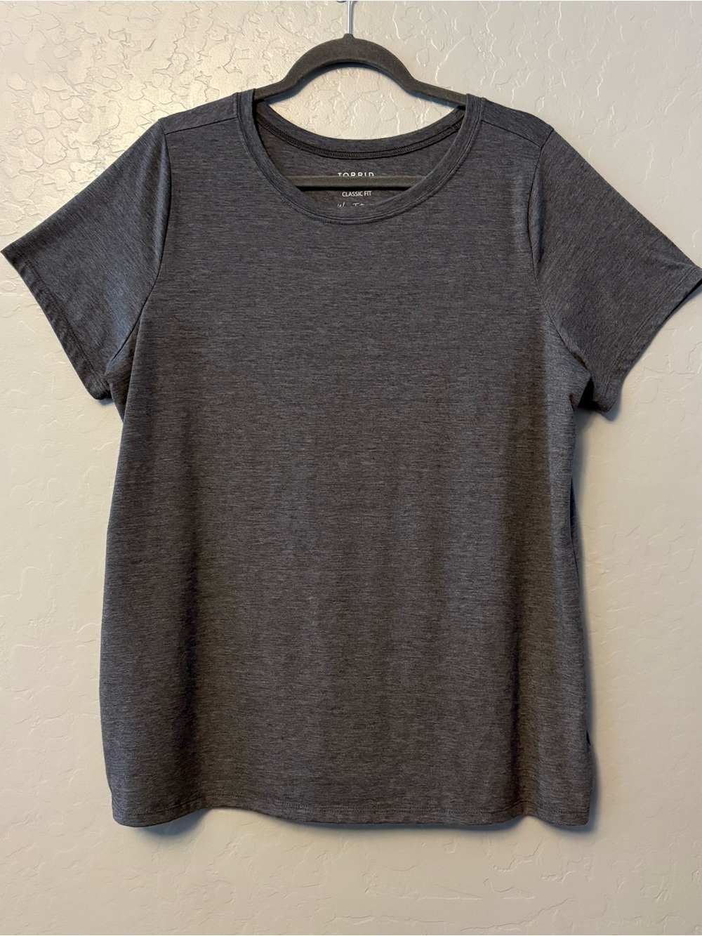 Torrid charcoal gray classic fit round neck short sleeve t-shirt size 2